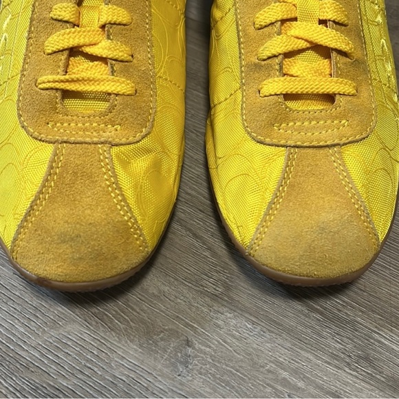 Coach - Picture 5 of 8